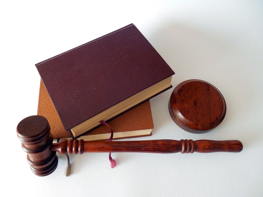 Advokatfirmaer er afgørende institutioner inden for retssystemet, der er specialiseret i at tilbyde juridisk rådgivning og repræsentation til enkeltpersoner, virksomheder og organisationer