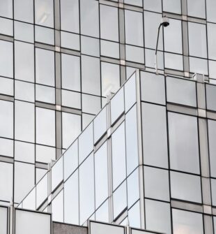 Glarmester i Lyngby: Ekspertise og kvalitet i glasarbejde